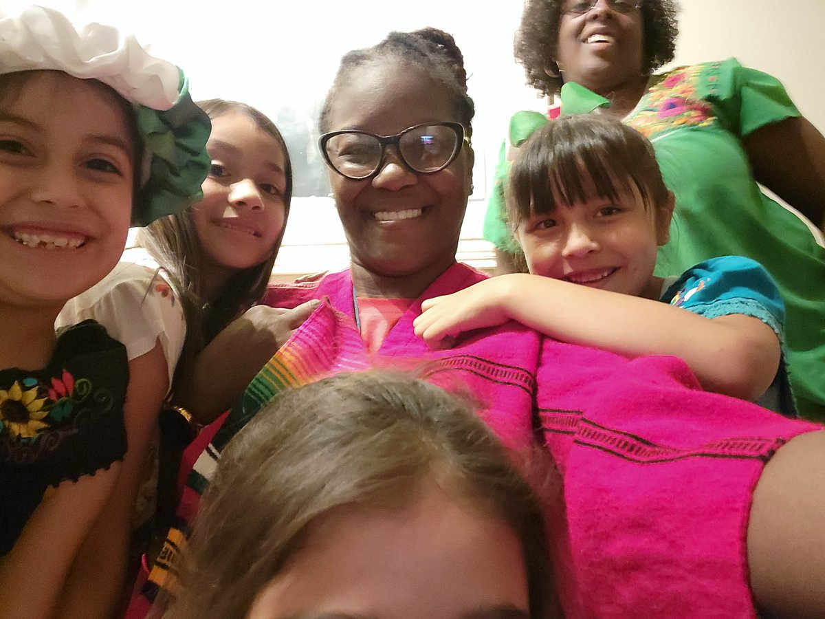 Cree_Perryman's tweet photo. Celebrating Hispanic Heritage Month with my little peeps! #HispanicHeritageMonth #HispanicHeritageMonth2022 #montessori #school https://t.co/IEPXyXrtT1