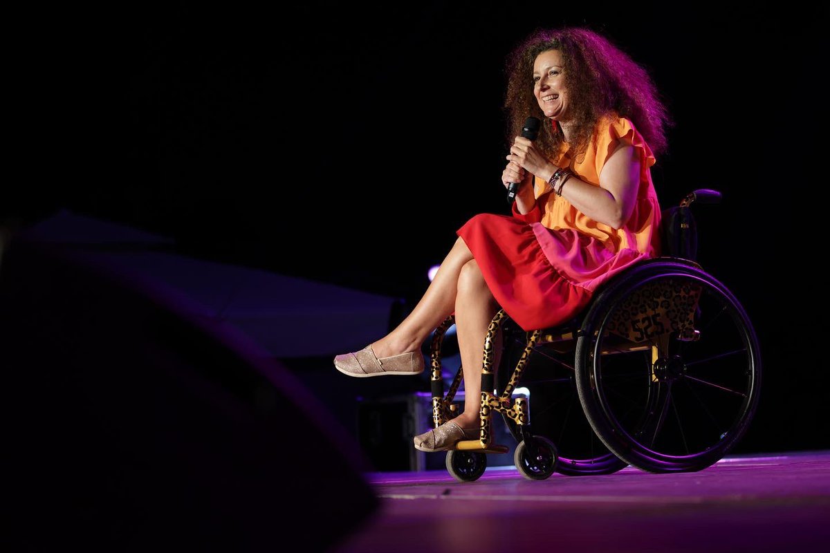 Vranarama's tweet photo. Athens comedy festival 2022
An absolute joy 
Ευχαριστώ τόσο πολυ που ήρθατε, γελάσατε και κάνατε χαμό! 
Άντε και του χρόνου 🤞🏽🍀🧲 https://t.co/E1buURHvhn
