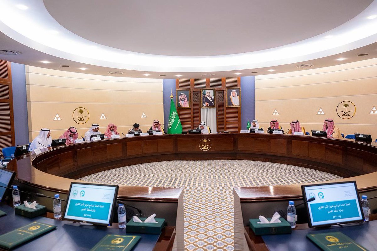 EmarahAlQassim's tweet image. أشاد سموه بما تحقق من برامج نوعيّة لمخرجات برنامج تعزيز الأمن الفكري عبر عدة مسارات أسهمت في رفع الوعي وتعزيز الحفاظ على أمن الوطن وفكر أبنائه..

سمو #أمير_القصيم يترأس اجتماعا لاستعراض الخطة المقترحة لبرنامج #تعزيز_الأمن_الفكري .