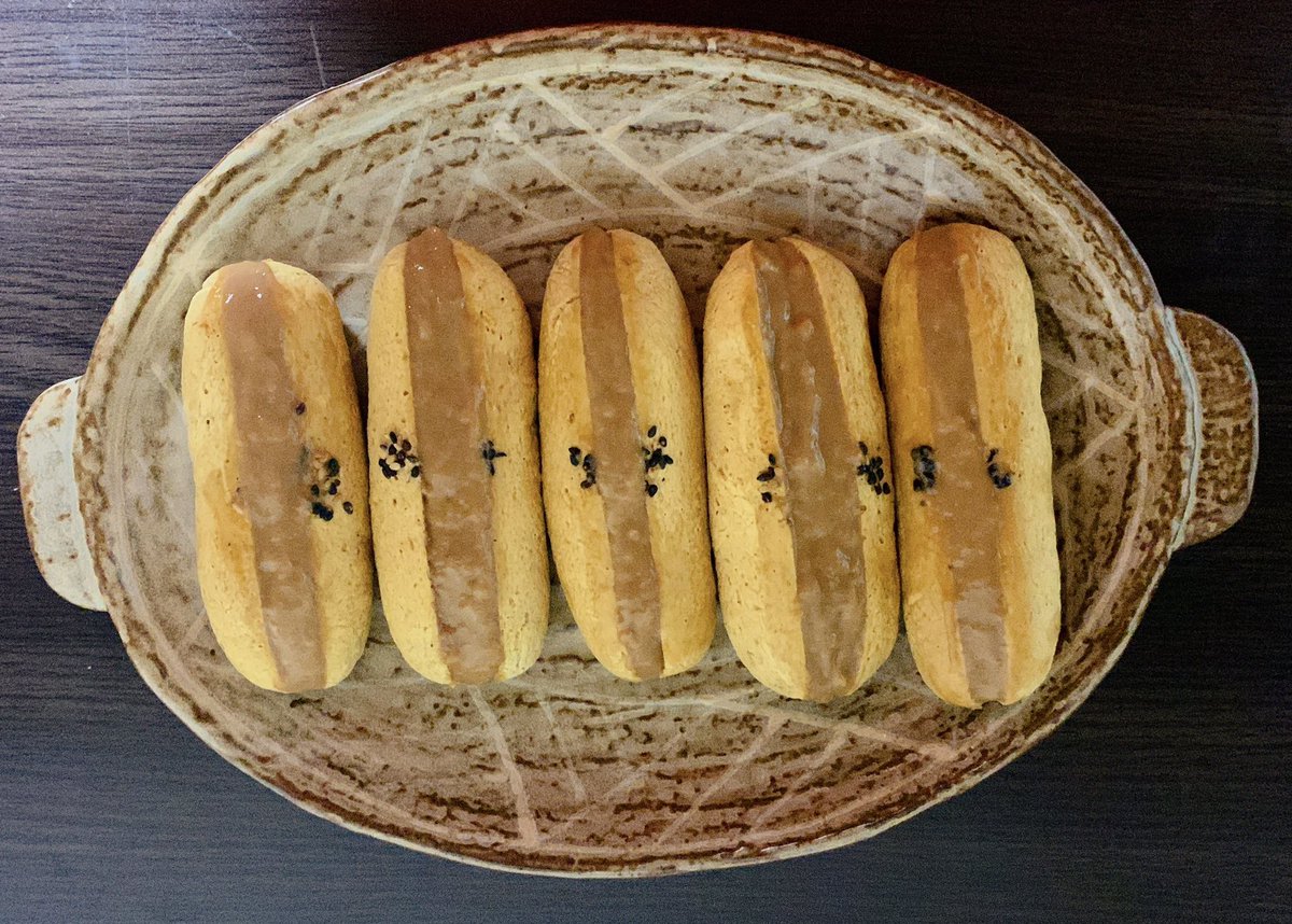 citron_jam7's tweet photo. 米粉ほうじ茶クリームパン🍂
スーパーでほうじ茶パウダーを見つけたので、米粉パンに混ぜてみました。
ダマにならずに水にも溶けるサラサラパウダー、でも味はしっかりほうじ茶。
しかもスーパーでお手頃価格で手に入るから、ほうじ茶スイーツ、パン作りに重宝しそう！
#パン作り好きな人と繋がりたい https://t.co/LJgCy4Iib5