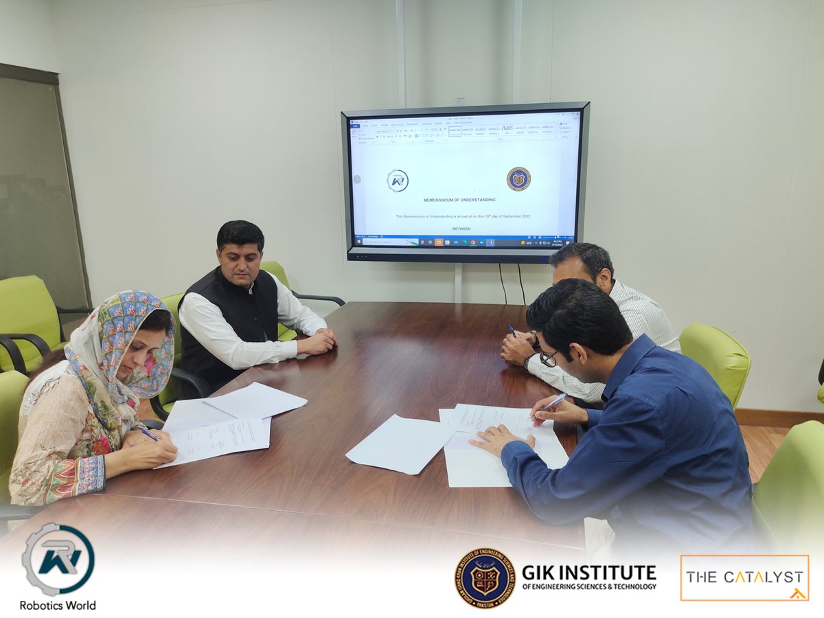 RoboticsWorldPk's tweet image. 𝐑𝐨𝐛𝐨𝐭𝐢𝐜𝐬-𝐖𝐨𝐫𝐥𝐝 has signed MOU with 𝐆𝐡𝐮𝐥𝐚𝐦 𝐈𝐬𝐡𝐚𝐪 𝐊𝐡𝐚𝐧 𝐈𝐧𝐬𝐭𝐢𝐭𝐮𝐭𝐞 𝐨𝐟 𝐓𝐞𝐜𝐡𝐧𝐨𝐥𝐨𝐠𝐲 (𝐆𝐈𝐊𝐈) to offer #Ecommerce and #IT trainings along with Digital Skills Incubation at GIKI.

#KPK #giki #ecommercetraining #freelancing #3Danimation