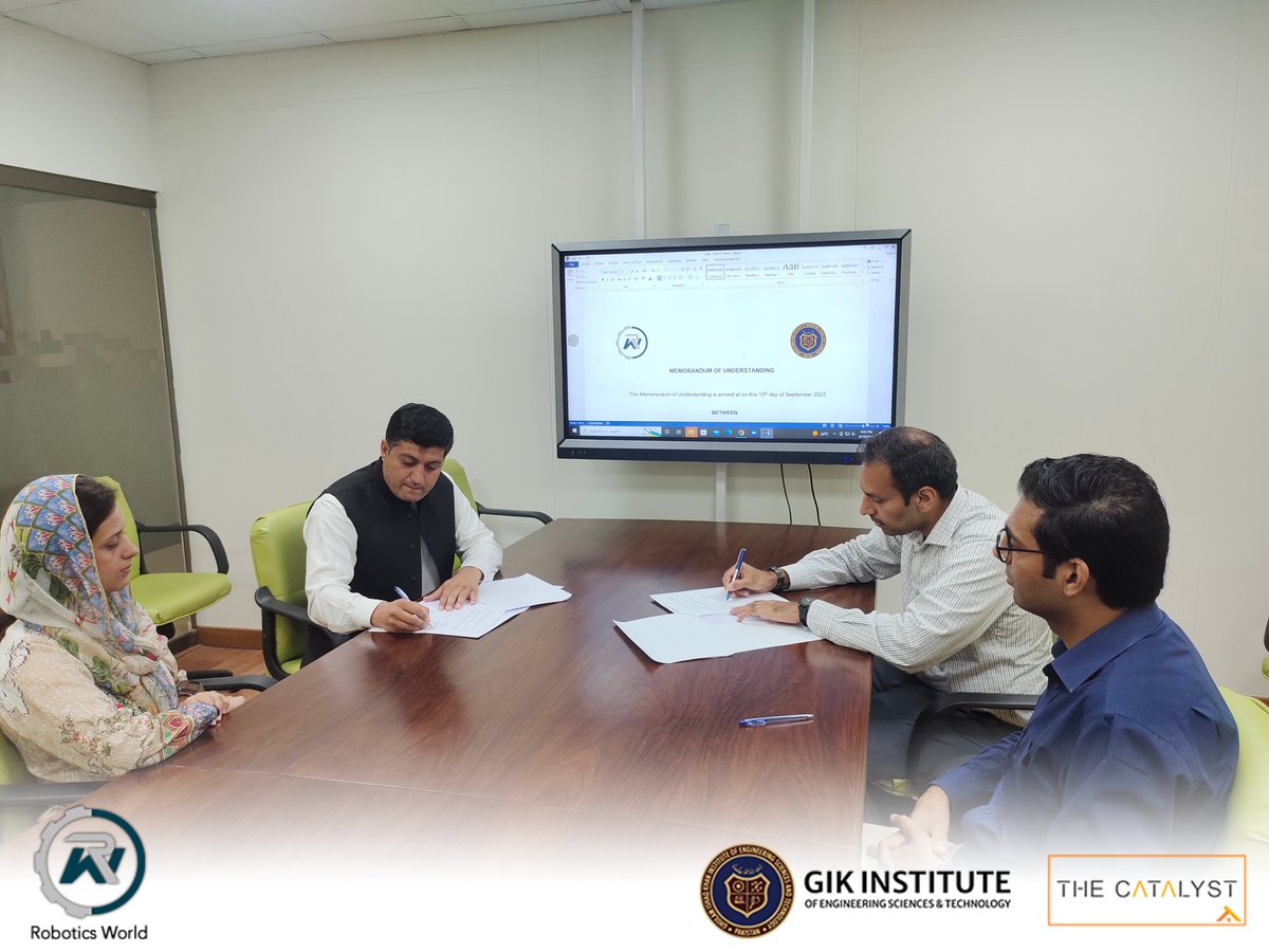 RoboticsWorldPk's tweet image. 𝐑𝐨𝐛𝐨𝐭𝐢𝐜𝐬-𝐖𝐨𝐫𝐥𝐝 has signed MOU with 𝐆𝐡𝐮𝐥𝐚𝐦 𝐈𝐬𝐡𝐚𝐪 𝐊𝐡𝐚𝐧 𝐈𝐧𝐬𝐭𝐢𝐭𝐮𝐭𝐞 𝐨𝐟 𝐓𝐞𝐜𝐡𝐧𝐨𝐥𝐨𝐠𝐲 (𝐆𝐈𝐊𝐈) to offer #Ecommerce and #IT trainings along with Digital Skills Incubation at GIKI.

#KPK #giki #ecommercetraining #freelancing #3Danimation
