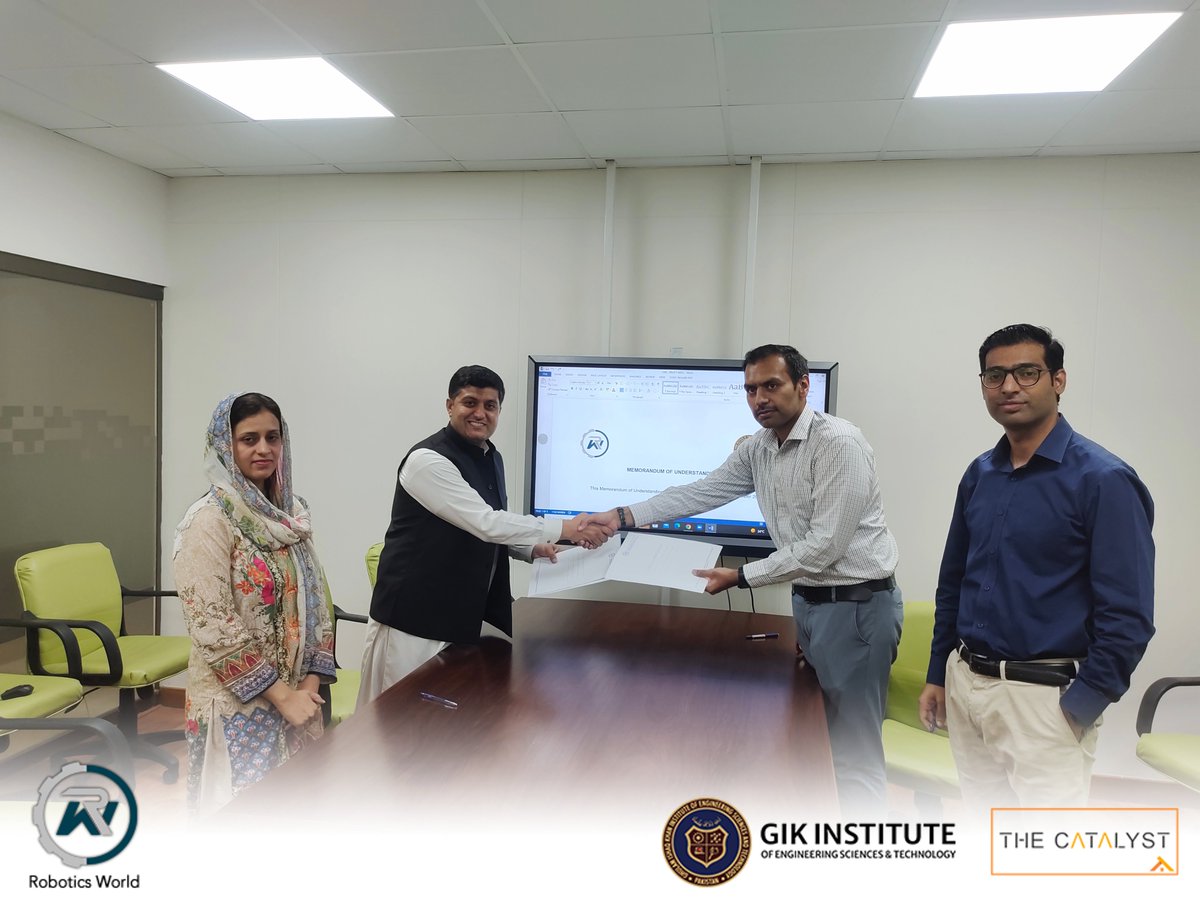 RoboticsWorldPk's tweet image. 𝐑𝐨𝐛𝐨𝐭𝐢𝐜𝐬-𝐖𝐨𝐫𝐥𝐝 has signed MOU with 𝐆𝐡𝐮𝐥𝐚𝐦 𝐈𝐬𝐡𝐚𝐪 𝐊𝐡𝐚𝐧 𝐈𝐧𝐬𝐭𝐢𝐭𝐮𝐭𝐞 𝐨𝐟 𝐓𝐞𝐜𝐡𝐧𝐨𝐥𝐨𝐠𝐲 (𝐆𝐈𝐊𝐈) to offer #Ecommerce and #IT trainings along with Digital Skills Incubation at GIKI.

#KPK #giki #ecommercetraining #freelancing #3Danimation