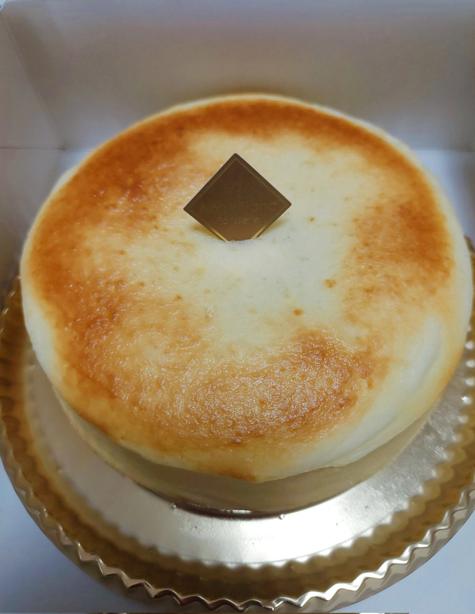 zahra_MBEC's tweet photo. 夜ご飯の後は、
久しぶりのチーズケーキホール
食べ♡
やるべき事が山の様にあるのに、、現実逃避☆
すぐ戻ってくるね♡♡ https://t.co/pP3fPkladC