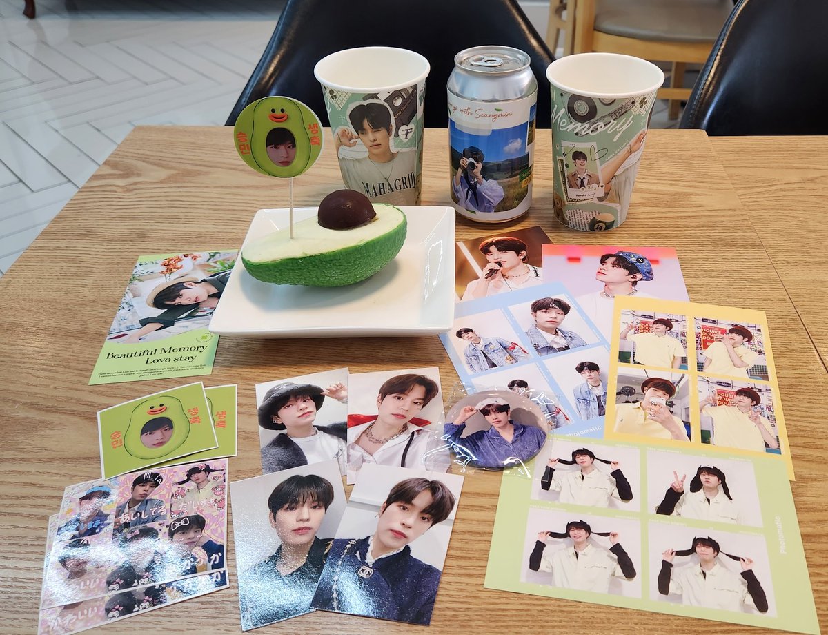 1OO32OO922's tweet photo. 땨떤 강아지로 가득했던 카페!!!
좋아하는 사진들도 많아서 아름땨웠땨...
아보카도 케익 너무 귀엽고 짱🤍
#승민이와_함께_아름다운_추억
#Beautiful_Memory https://t.co/uDW5mI0yiH