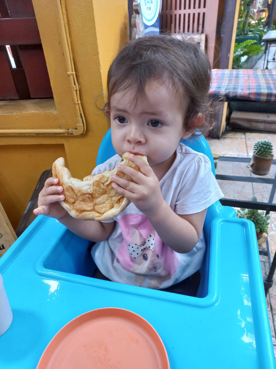 veggieincm's tweet photo. My vegan kid likes to eat croissants for breakfast. She's not deprived, she eats the same as any other kid except in a vegan version. #vegankid https://t.co/1gcWJc0VSA