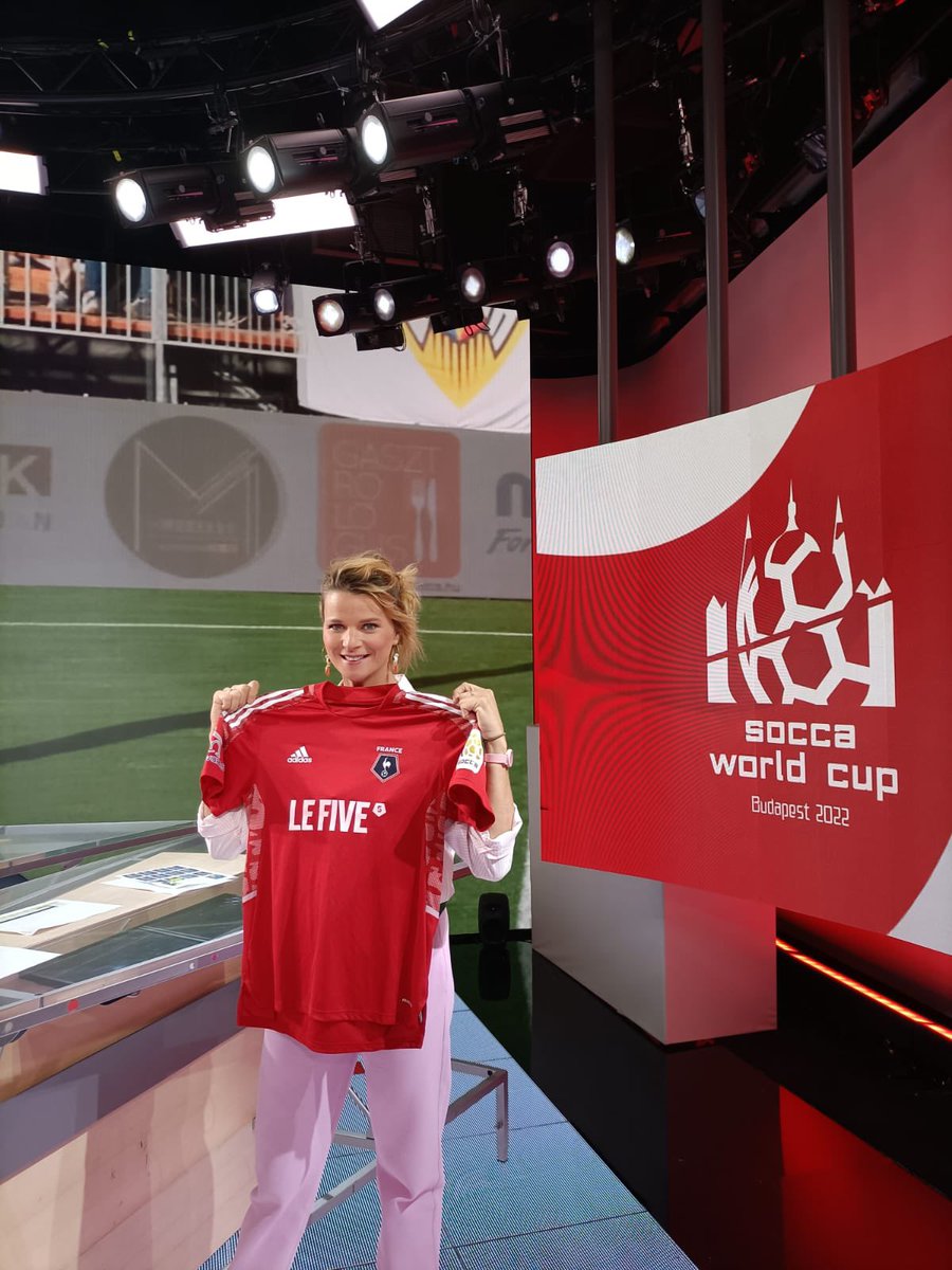 lequipedusoir's tweet photo. 🎁 CADEAU 🎁

Ce soir, gagnez le maillot de l’équipe de France de foot à 6 🇫🇷

La coupe du monde est à suivre toute la semaine sur @lachainelequipe 🤪🤪🤪

RT + Follow @lequipedusoir et choisissez votre chroniqueur pour le quizzzz ! #EDS https://t.co/yHl5hhhbdh