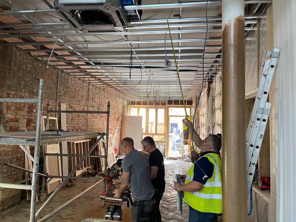 SRFireandSecur1's tweet photo. We have recently been involved with The White's Tavern, installing fire, CCTV and intruder alarm systems for their new outdoor food and drink hall. It has been amazing to be involved with this historic 17th century building,  in Winecellar Entry, known as Belfast's oldest Tavern. https://t.co/3oY55ygDN9