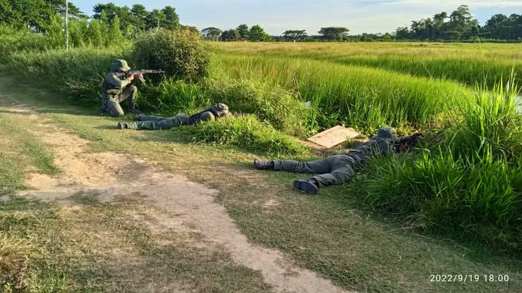 Milicia_ve's tweet photo. #Noticias  📍 El Comando de Milicia de la REGIÓN Guayana, sus Unidades Especiales reciben adiestramiento constante; en diferentes materias a fin de actuar conjuntamente a la #FANB en los planes de Defensa de Instalaciones. ¡Apure es nuestro! https://t.co/3X9AgmvQcL