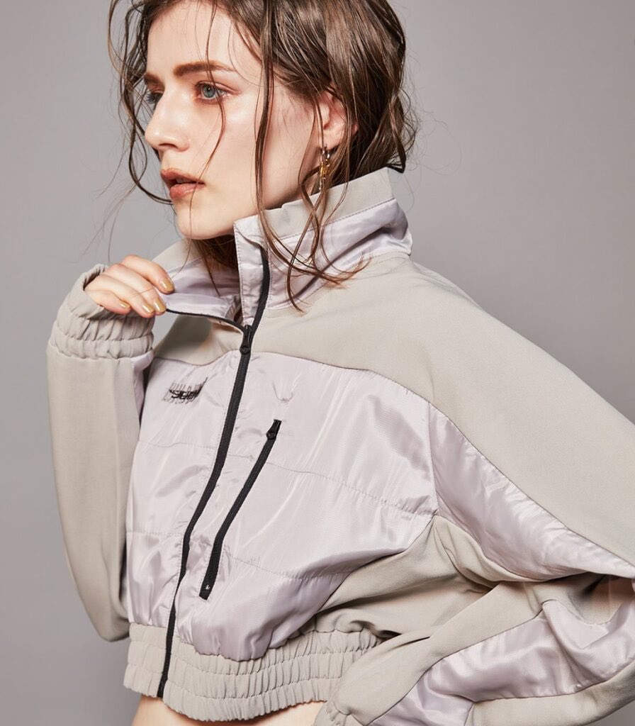 __yeme's tweet photo. JuemiのTrack Short Jacket欲しいな〜再入荷通知お願いしたけど寒さに間に合うかどうか…🤔
#juemi https://t.co/OHabDshN8B