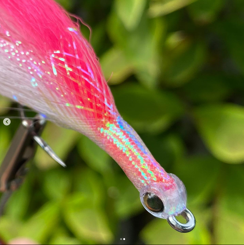 Saltwateronfly's tweet photo. Cool looking pattern
@la_moucheuse
On ne retournera pas tout de suite au bar rayé, mais c’est certain qu’on sera fin prêts. Inspiré du tutoriel de
Postfly.
.
#flyfishing #fly
#ahrexhooks
#saltwaterflyfishing #girlswhoflyfish #sandeel #sandeelfly #sandeelfishing https://t.co/uR3uGsbXSp