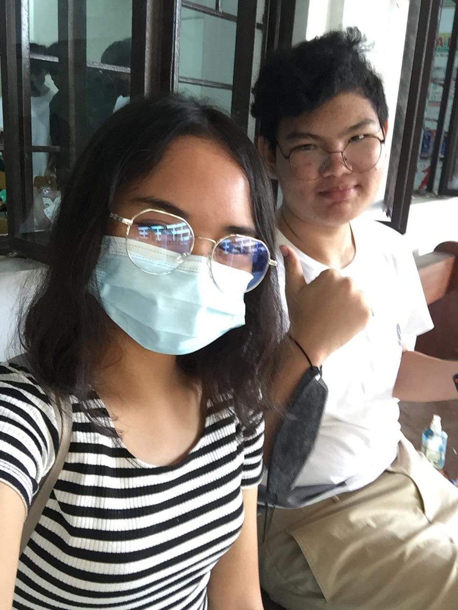 httpsxylelovesu's tweet image. Didn't expect to meet a moot in this world😭 @ayl_chives super nice to meet this lovely girl, Ayl with blue pants👖😛