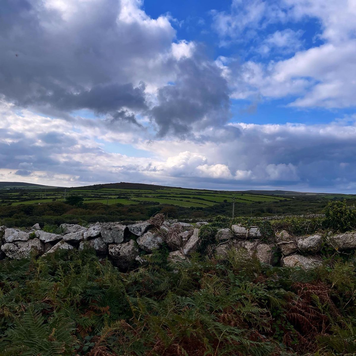 sarahmcquaid's tweet photo. Beautiful light & beautiful views yesterday from #TrengwaintoCarn near #Madron, where the 4 of us had a lovely late-afternoon #walk #familywalk β hoping to fit a few more of those in before the eldest goes back to university in just over a weekβs time! Looking forward to -> https://t.co/MXesiCSXYm