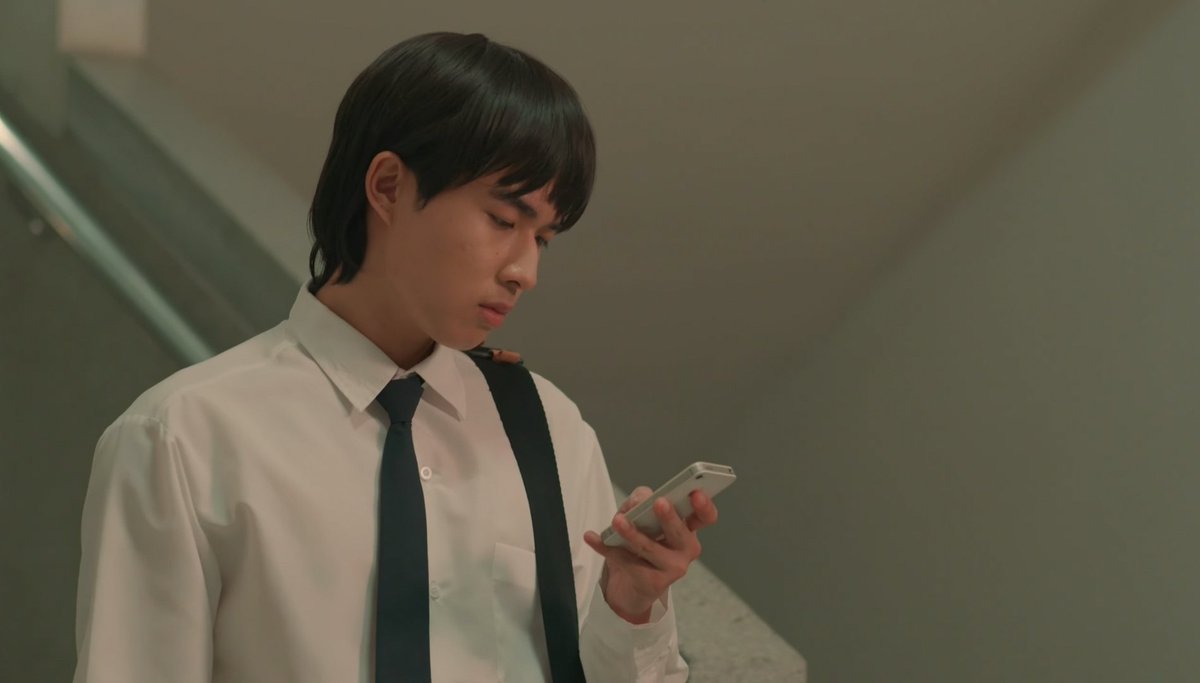 TitleTNT_OFC's tweet photo. ชอบสีภาพมาก... แต่ชอบแชมป์มากกว่านะคะ 🤣💗 
#RemembermeTrailer https://t.co/z92LvE2BBA