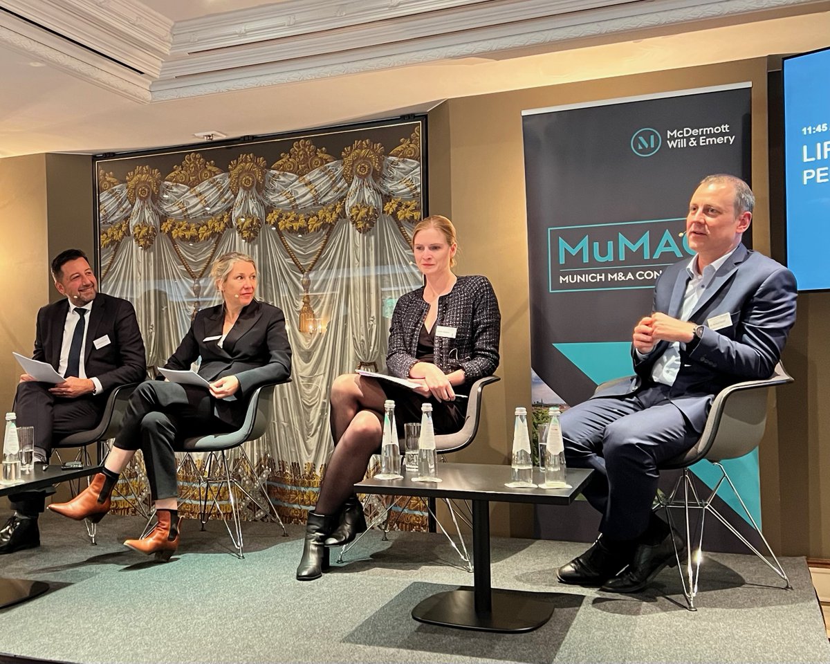 MichaelRuoffFDP's tweet photo. Auf der #MuMAC diskutiere ich heute über Herausforderungen neuer Geschäftsmodelle im Gesundheitswesen. Regulierung kann Innovation nicht erzwingen. Wir müssen die regulatorischen Strukturen  ständig hinterfragen und dadurch so verbessern, dass Innovationen bessere Chancen haben. https://t.co/HUdk6mfMth