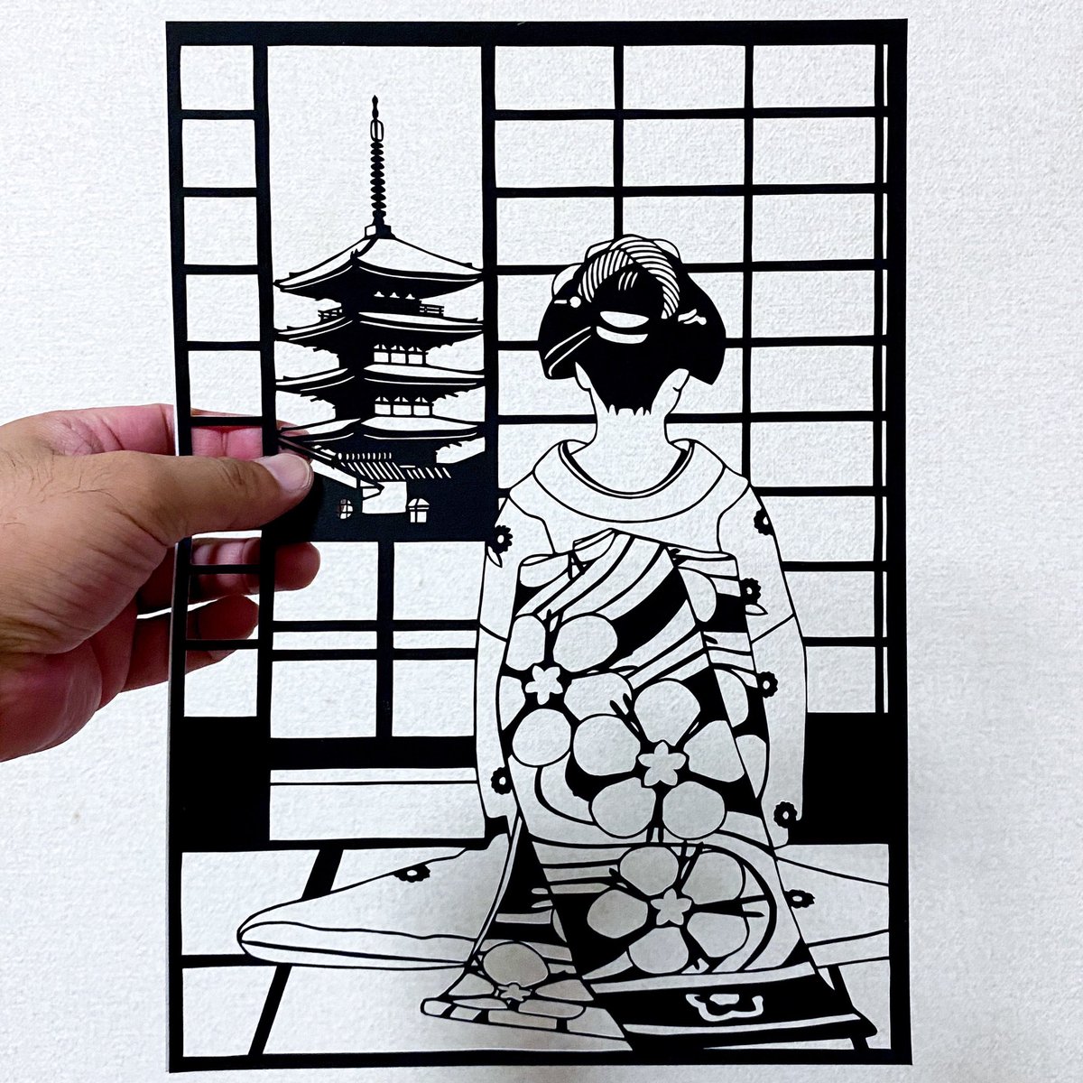 切り絵「舞子さん二人」 切り絵 舞妓さん二人後姿 切り絵 切り