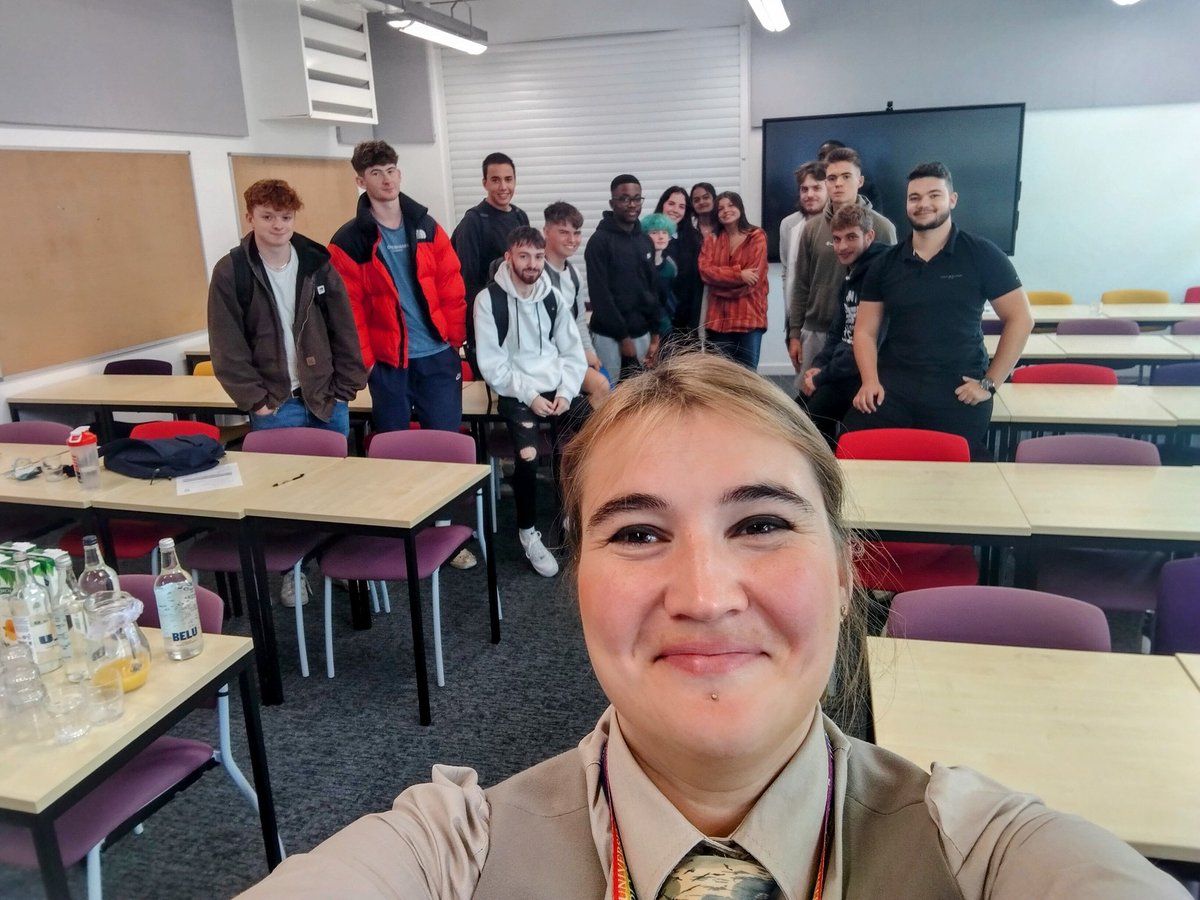 DrAnnePaess's tweet photo. Very warm welcome to the newest BSc Economics cohort! #ProgrammeLeader #PlymouthBusinessSchool #PlymUni https://t.co/2FdQ49JwRV
