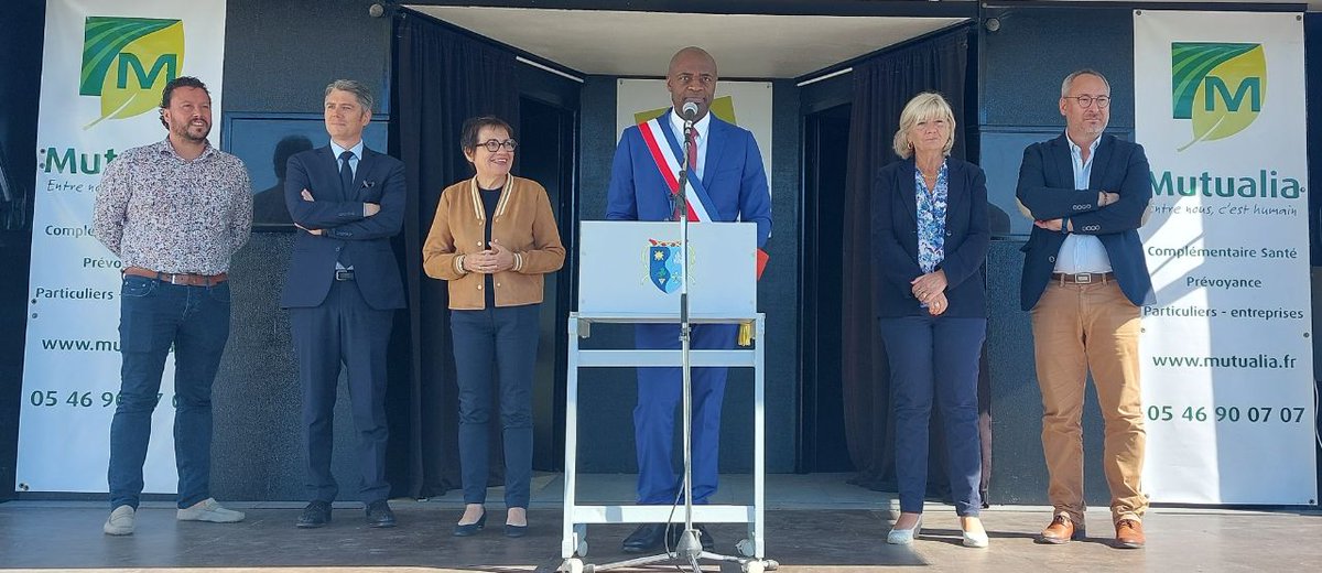 Prefet17's tweet photo. 🏀⚽️ #Sport | Véronique Schaaf, sous-préfète de #Saintes, a participé à l'inauguration du #citystade de #Montils.
👉 Lieu de vie et de rencontres, le citystade est un terrain d'entente convivial, en libre accès, dédié aux #sports. https://t.co/aWNYWyLd7p