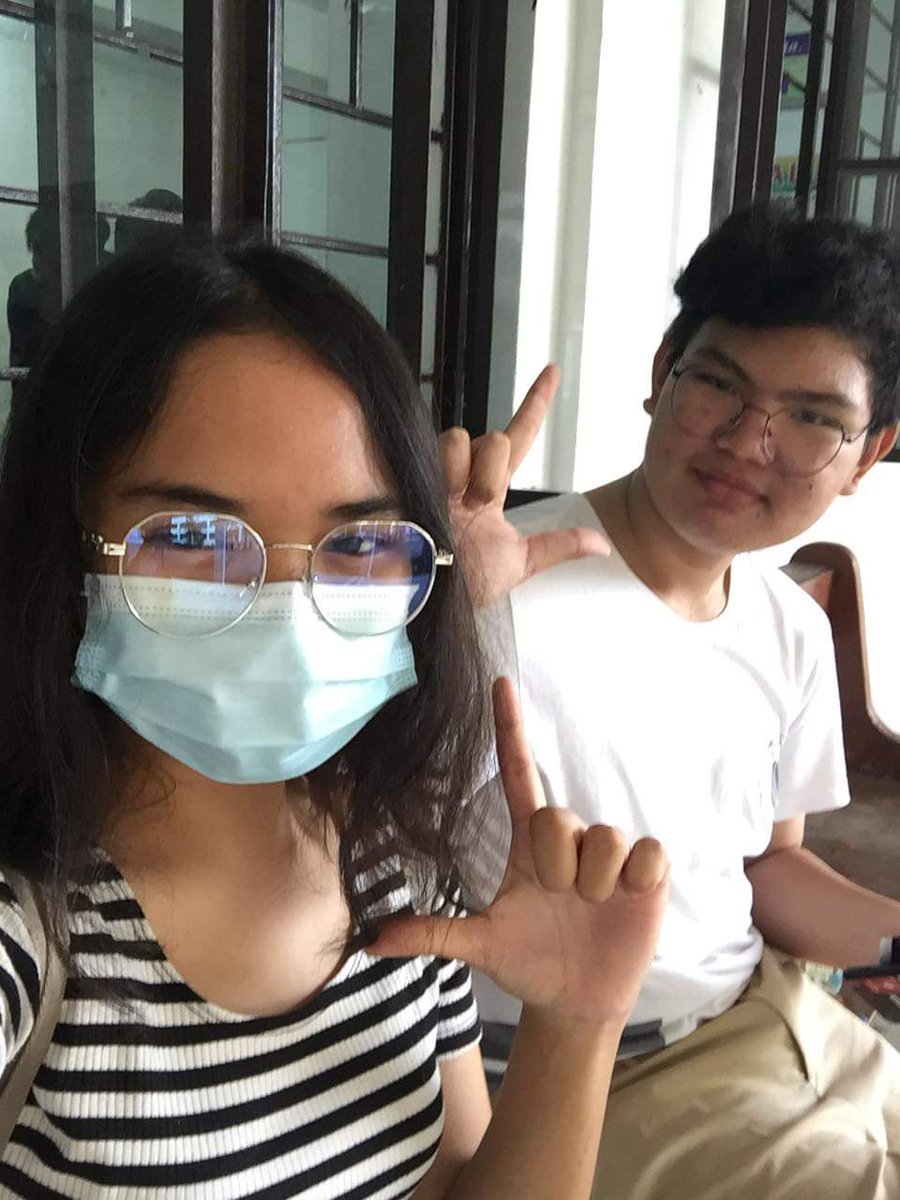 httpsxylelovesu's tweet image. Didn't expect to meet a moot in this world😭 @ayl_chives super nice to meet this lovely girl, Ayl with blue pants👖😛