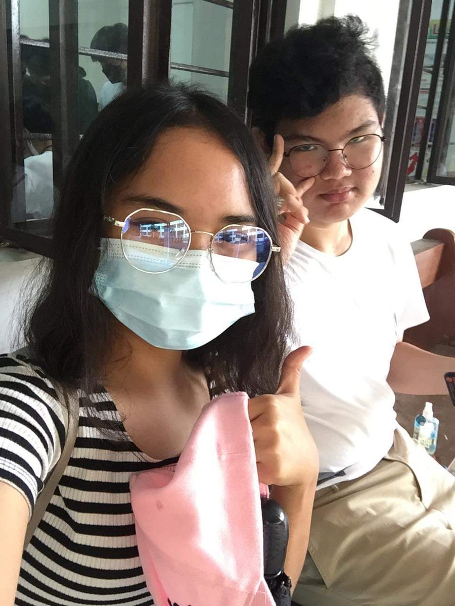 httpsxylelovesu's tweet image. Didn't expect to meet a moot in this world😭 @ayl_chives super nice to meet this lovely girl, Ayl with blue pants👖😛