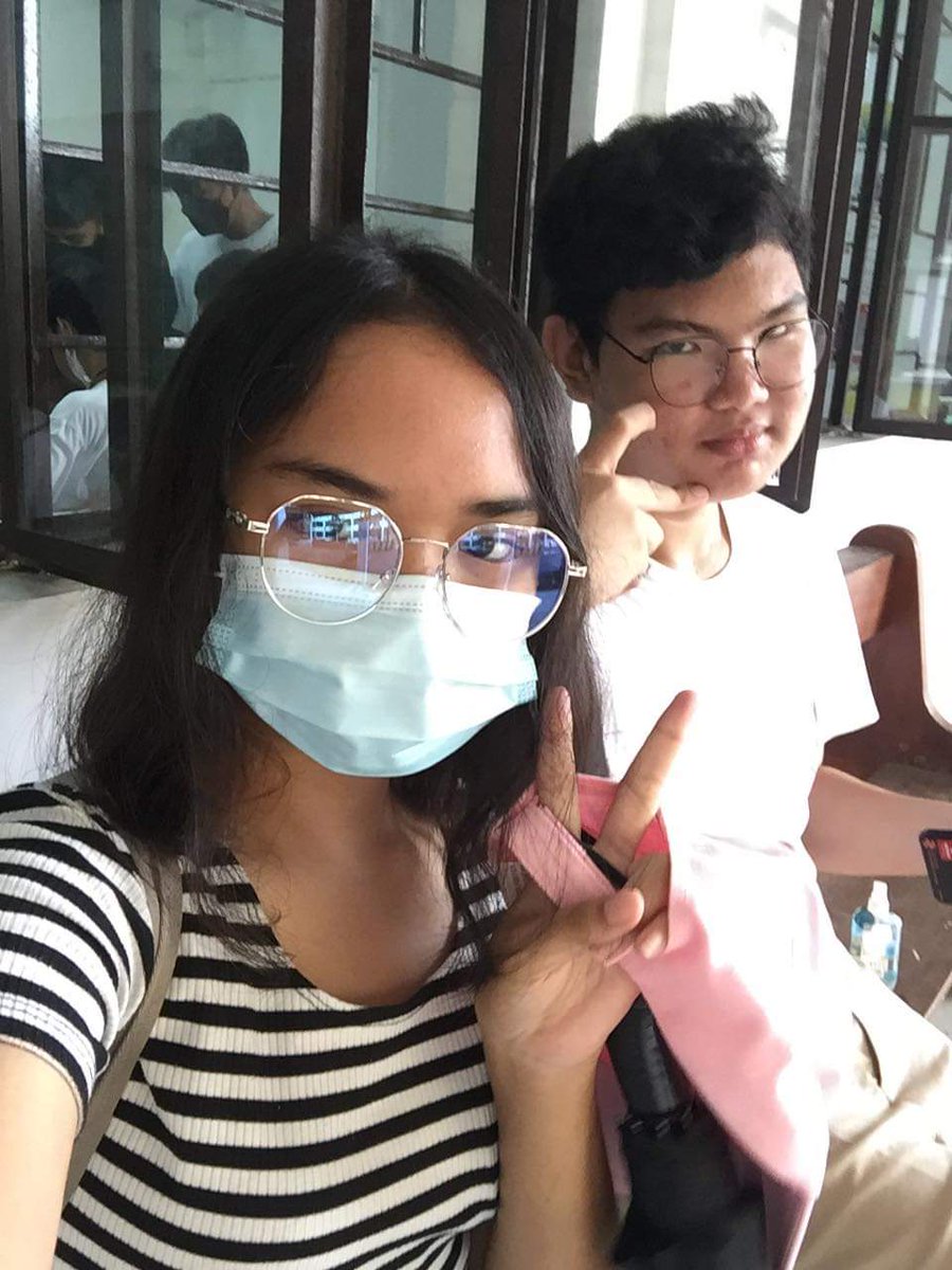 httpsxylelovesu's tweet image. Didn't expect to meet a moot in this world😭 @ayl_chives super nice to meet this lovely girl, Ayl with blue pants👖😛