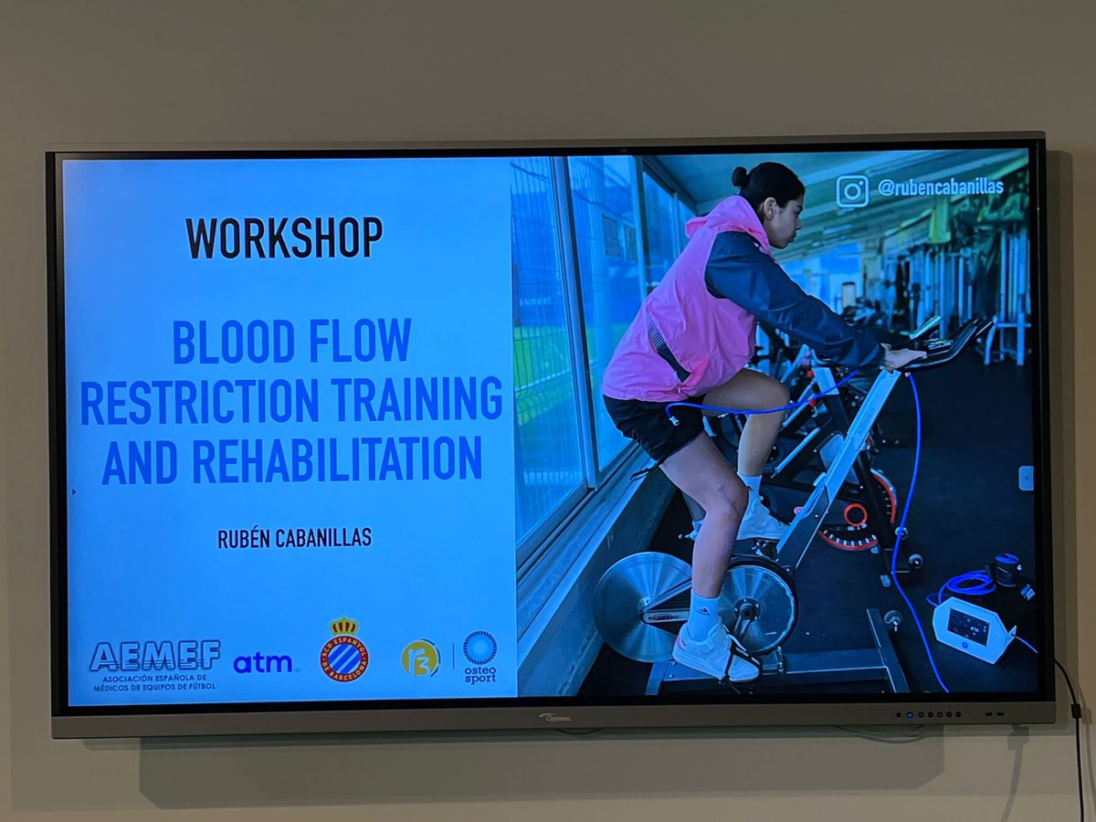 rcabanillas_93's tweet photo. Gran experiencia en el congreso de @AEMEF_ organizado por @anadtcomba en las instalaciones de @optimo_sport hablando sobre el Blood Flow Restriction en el proceso de recuperación/readaptación de una lesión! 🤯🧠 https://t.co/tDFPrcrGLn