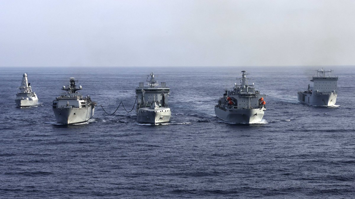 The Littoral Response Group North comes together off the coast of 🇵🇹 for a replenishment at sea, or RAS ⛽️🇬🇧💪⚓️ @RoyalNavy #UKResponseGroup #Achillean