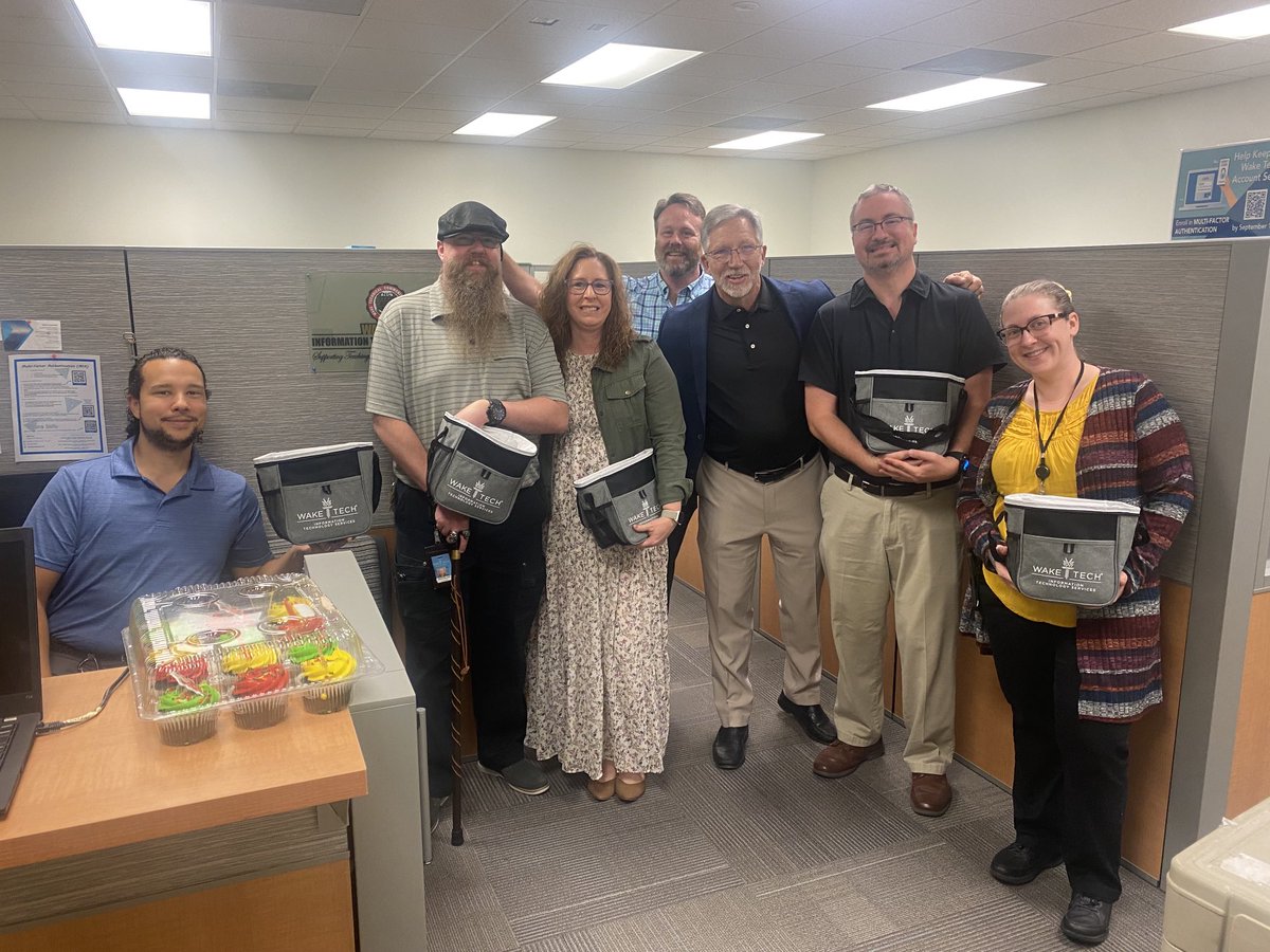 WakeTechPrez's tweet photo. It #ITProfessionalsDay and we ❤️our amazing ⁦@waketechITS⁩ team! #DifferenceMakers https://t.co/ACheGR8J5r