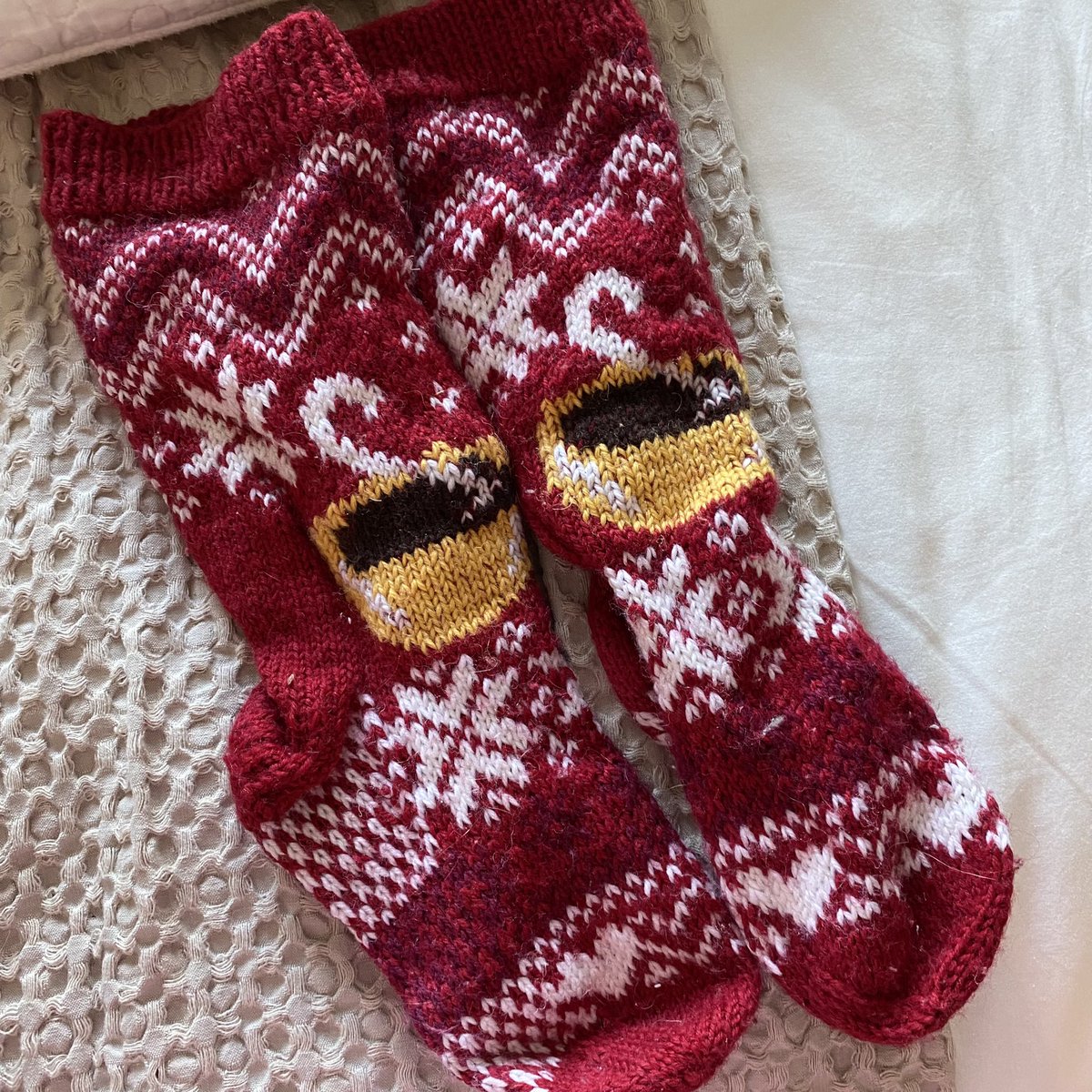 fannybjong's tweet photo. @MiiaOinas Ystävältä lahjaksi saadut juhlamokka-sukat on  ihan lempparit🥰 https://t.co/DPGXzVRsVH