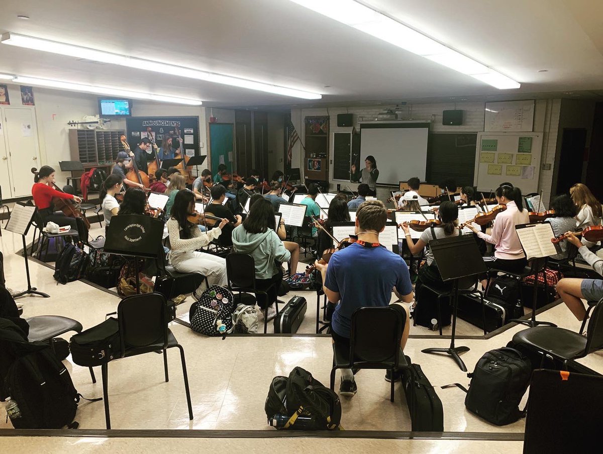 1FarmingtonHS's tweet photo. Symphony Strings and Wind Ensemble helped get the day off to a great start! @FarmingtonMUSIC #OneschoolOnecommunityOneus https://t.co/mVB0ILd1l4