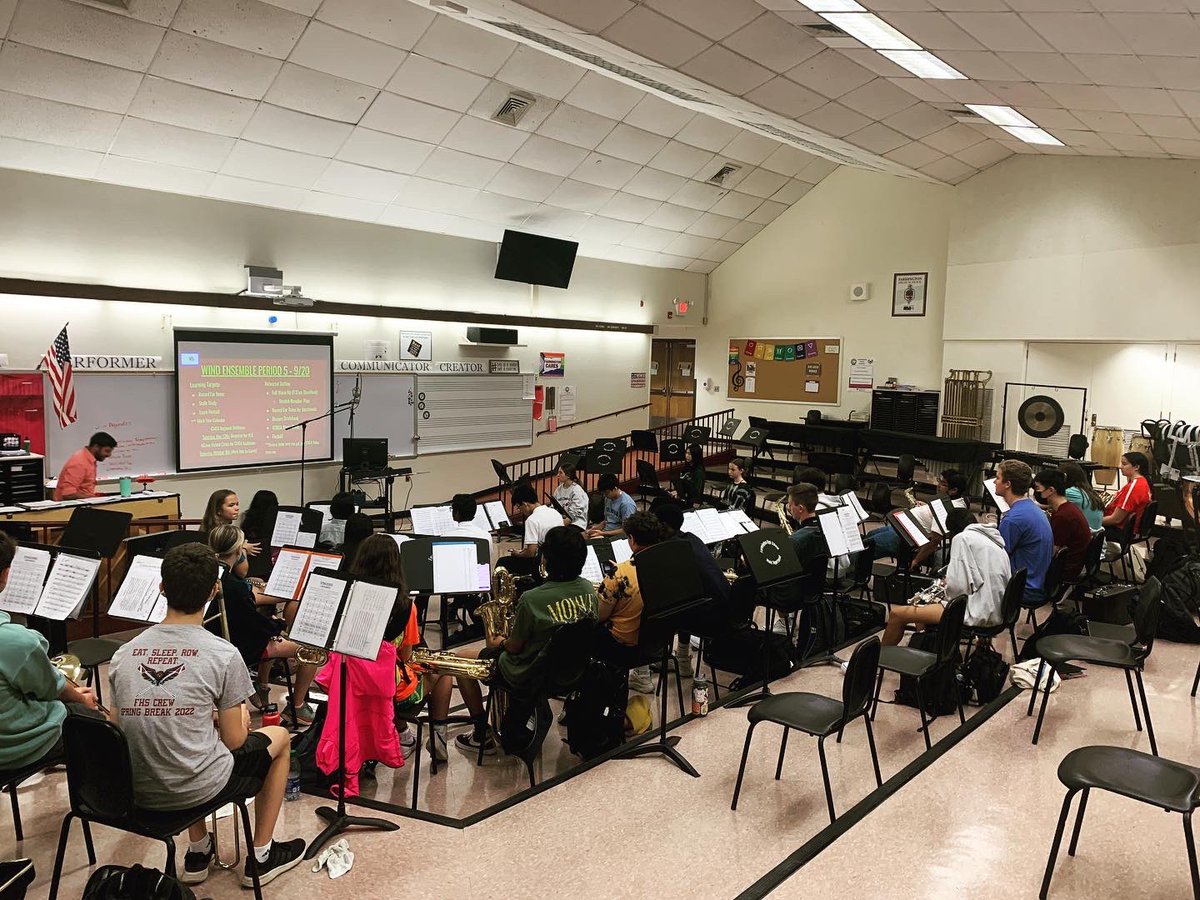 Symphony Strings and Wind Ensemble helped get the day off to a great start! @FarmingtonMUSIC #OneschoolOnecommunityOneus