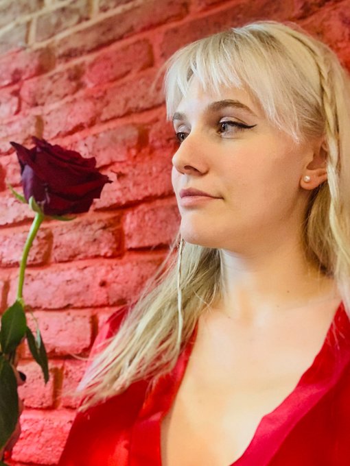 Some days I live on chocolate and smell of roses.. ❤️🌹 https://t.co/Ln7iu9lMRf<a href="/tag/blonde"class="tags"><span>#blonde</span></a>