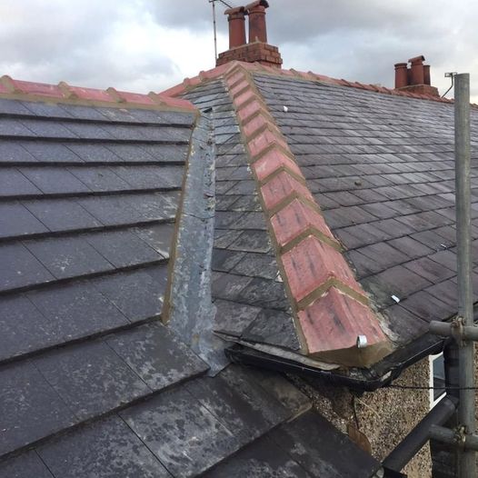 RoofBuildSol's tweet photo. 👉 At Roofing &amp; Building Solutions, we are on hand to help you.✅ Roof covering✅ Ridge tiles✅ Guttering and rainwater systems✅ Valleys and gulleys✅ Chimney stacks✅ Flat roofs✅ Roof Windows and Skylights✅ Dormer roofs✅ Roof structure 
#rooftiling #roofing #roof #Yorkshire https://t.co/sO97hOdmGn