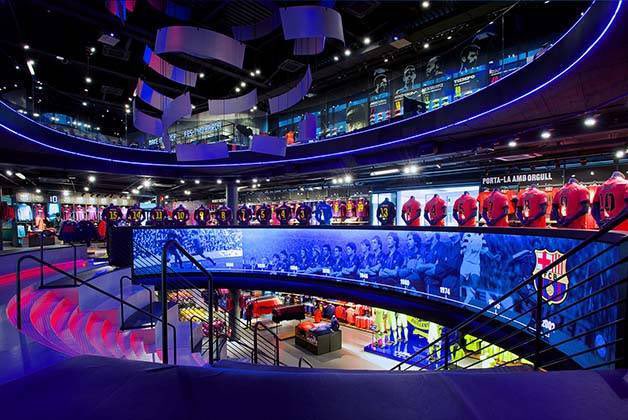 🏬 Le FC Barcelone ouvrira un nouveau magasin à Madrid dans les prochaines semaines. Le magasin sera à côté du Santiago Bernabéu. (@culemanias)