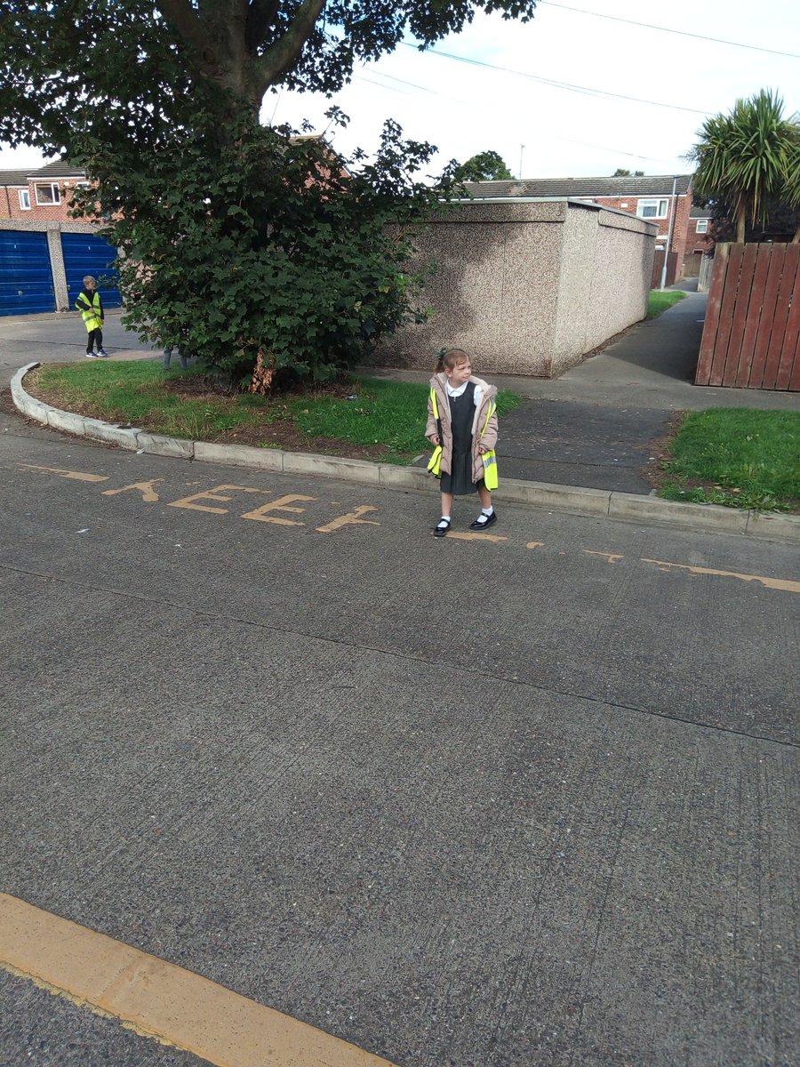 BellfieldPS's tweet photo. Class 3 taking part in pedestrian skills today #FirstStepSports #Modeshiftstar https://t.co/UHvMnADuO9