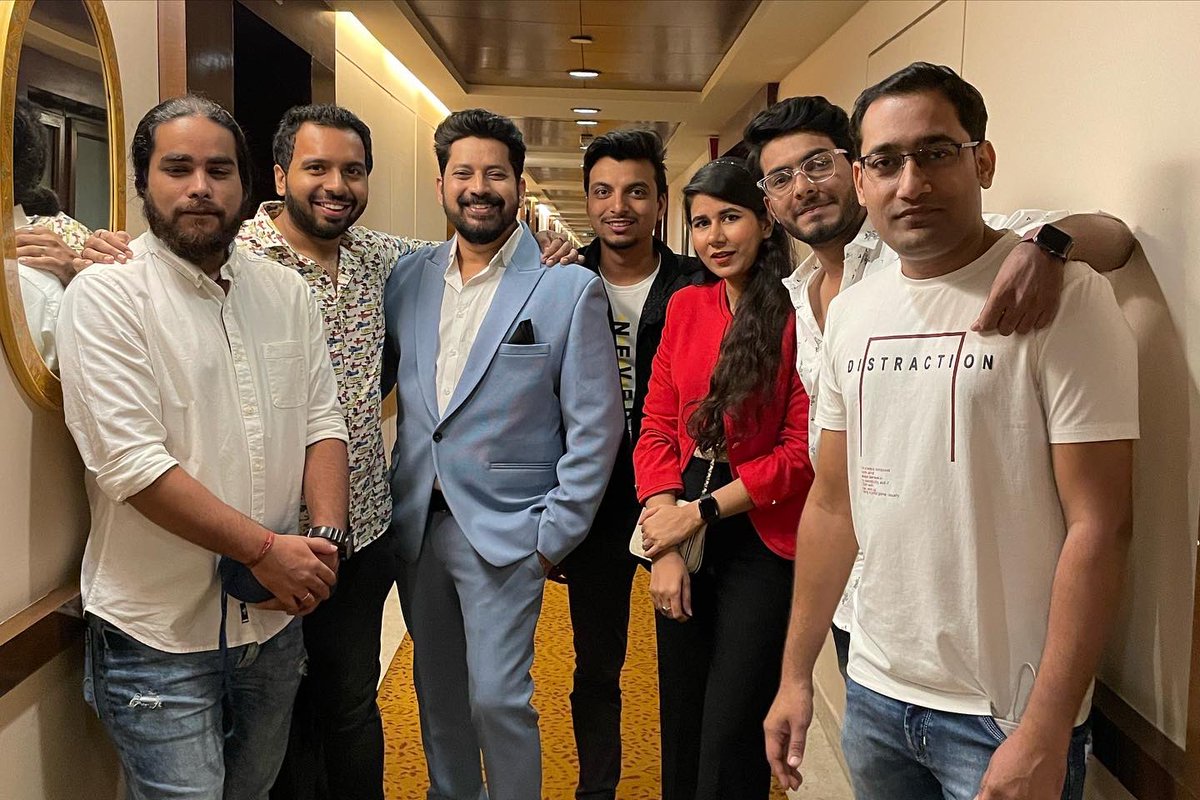 harishmoyal's tweet photo. It was such an amazing musical evening at Kashmir for @Legrand 🎹🎸🥁🎤🎶🎵 #band #kashmir #srinager #legrand #harishmoyal #hmlive  Thank you Mates We did a great teamwork https://t.co/FLHaw2YlTX