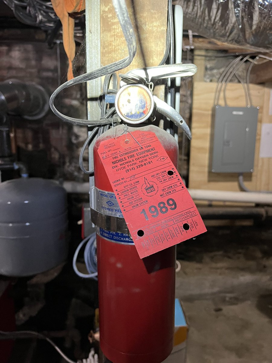 MMGFireINC's tweet photo. Slightly overdue for service. #mmgfire #fireextinguisher #poughkeepsie #fishkillny #hudsonvalley #midhudsonvalley #dutchesscountynewyork #dcrcoc #dcrcoc40 #firecode #firesafety https://t.co/0zXs9XhFYC