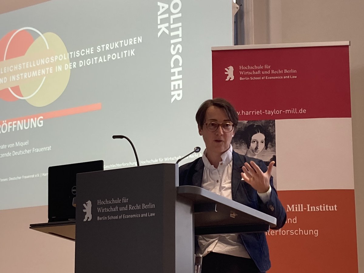 Kompetenzz_ev's tweet photo. „Wir brauchen eine geschlechtergerechte Digitalisierungspolitik!“ fordert Dr.Beate von Miguel vom @Frauenrat auf dem heutigen #Politiktalk . Diese Forderung unterstützen wir! #frauwirktdigital https://t.co/5KQ90Yf4sv