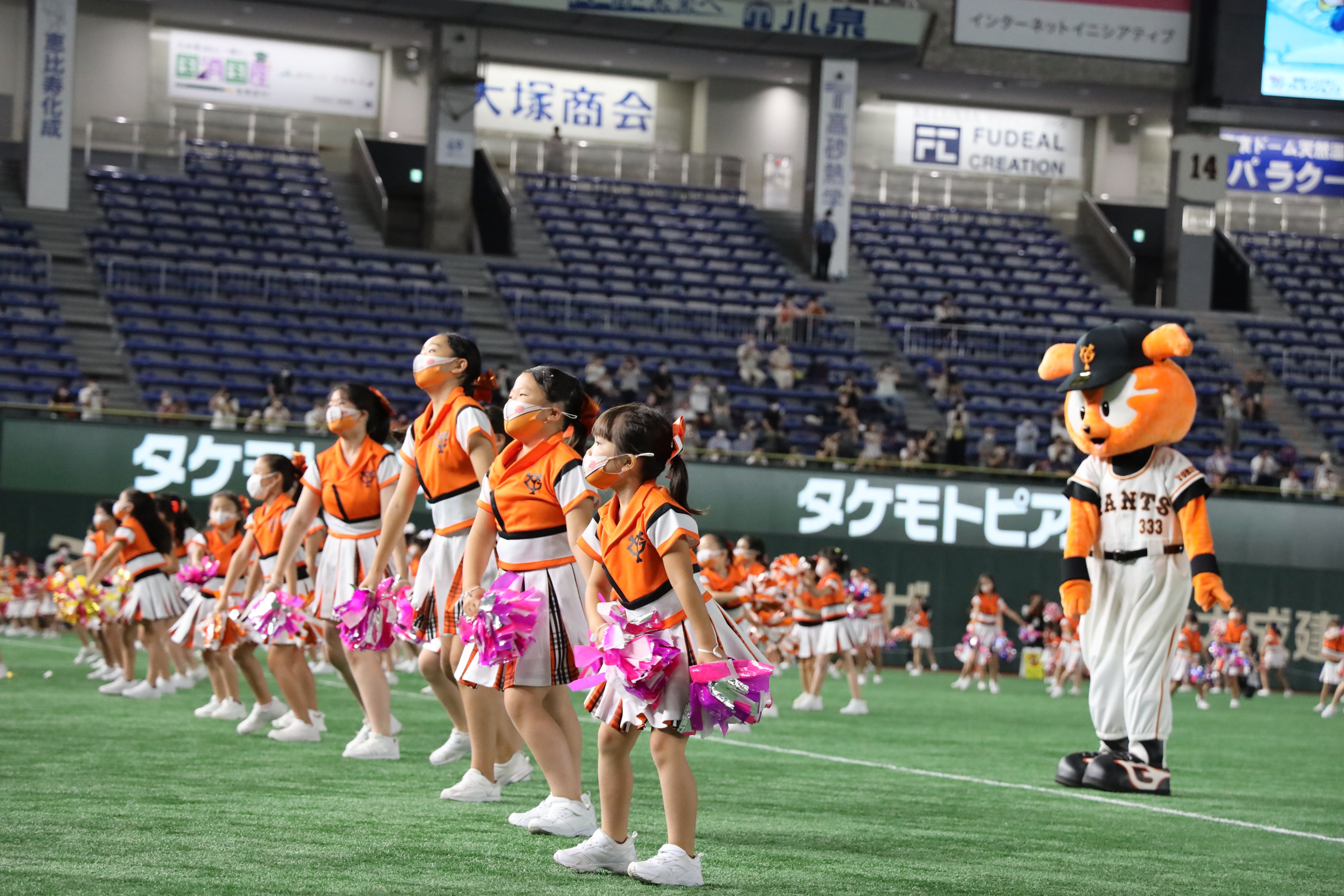 GIANTS ヴィーナスダンススクール VENUS トップス & スカート130 チア