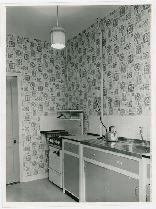 BeginsHistory's tweet photo. A 1970s kitchen, courtesy of @bristolarchives (https://t.co/uFA9MODzOZ).
What was your childhood home like? Did it have any distinctive design features? Who could you #JustCall to ask about their memories?
https://t.co/iR4B840ikL
#HBAHDesign #EndLoneliness https://t.co/uzRYCtA0Xm