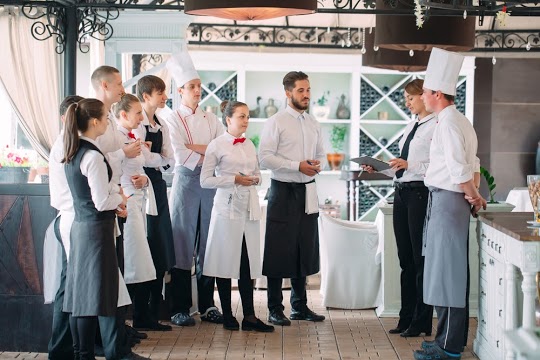 SPARKLE supplies #California restaurants with a complete selection of quality #uniforms. We carry chef coats, service uniforms, aprons and more — all garments designed to protect your hardworking team! Contact us today to learn more. sparklerental.com/what-we-do/hos…