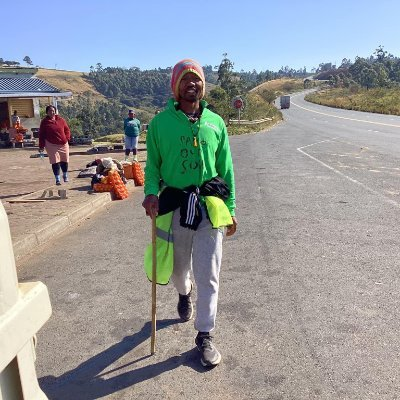 SudhaSimple's tweet photo. Namaskaram Sunil Chhetri Ji 🙏
Sahil is cycling a full round across 🇮🇳 
Nathalie is cycling from 🇫🇷 to 🇮🇳
Tseke is walking across 🇿🇦
The trio are doing this feat to #SaveSoil and are not even regular sportsmen. 
It would be wonderful to have your cheer and encouragement for them! https://t.co/Vm0Po6X5aE