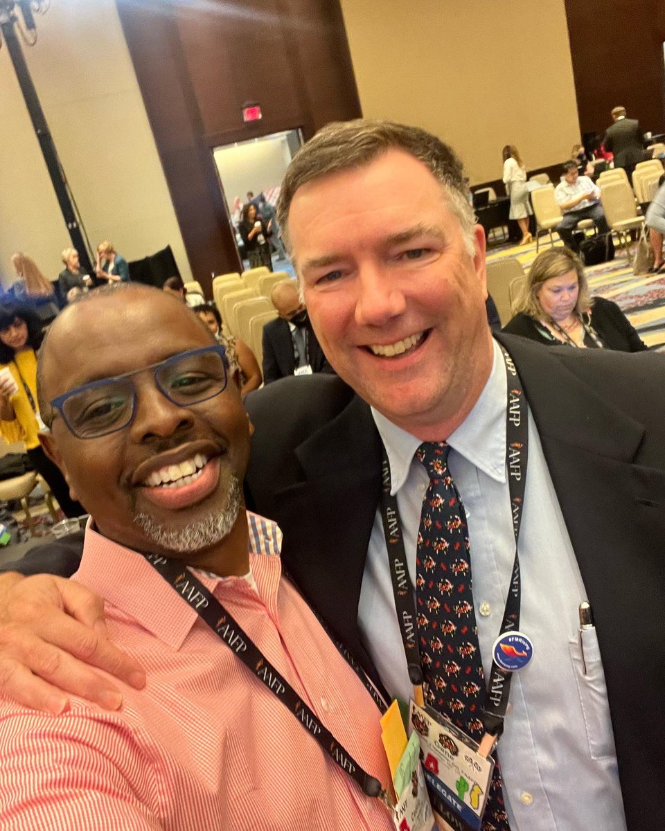 c2cmbarnes's tweet photo. Selfie Time with the Birthday Doc. @Delfamdoc @MarylandAFP #AAFPCOD @aafp https://t.co/eZV8gYMgrx