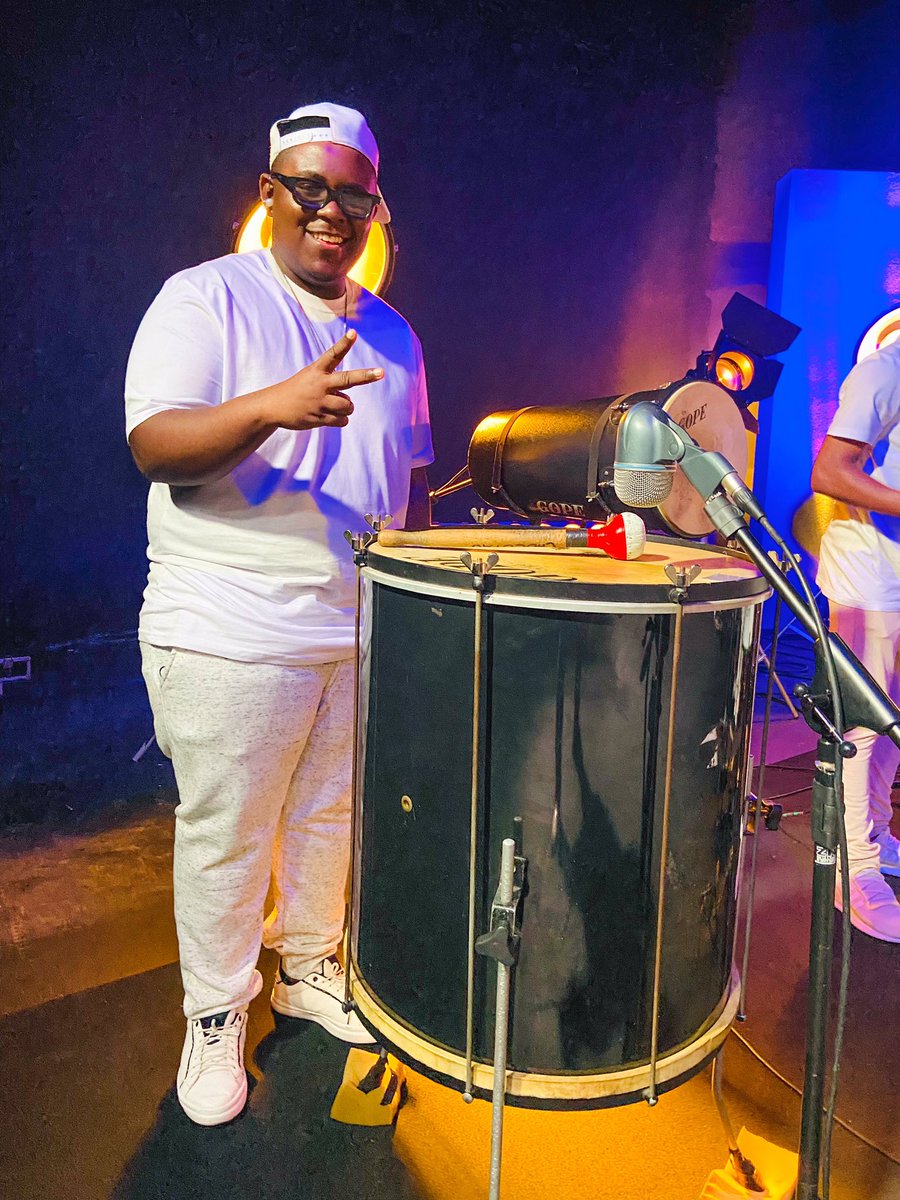 ChocotaoOficial's tweet photo. Em breve na telinha “📺”🙌🏾
@multishow / @canalbis 
Você é fenômeno, @eulukinhass e um grande artista. Obrigado pela confiança desde já, foi um prazer imenso, @nribeiro___ valeu maestro, você é brabo irmão. Só rapaziada boa!🤎👊🏾 https://t.co/Jb8gWWHZH6