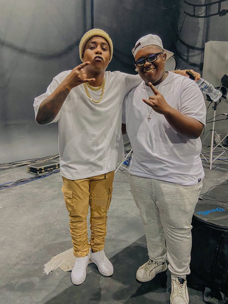 ChocotaoOficial's tweet photo. Em breve na telinha “📺”🙌🏾
@multishow / @canalbis 
Você é fenômeno, @eulukinhass e um grande artista. Obrigado pela confiança desde já, foi um prazer imenso, @nribeiro___ valeu maestro, você é brabo irmão. Só rapaziada boa!🤎👊🏾 https://t.co/Jb8gWWHZH6