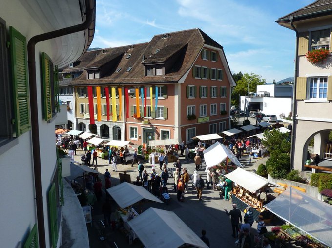 STMediaCH's tweet photo. Eine Entdeckung wert! Der #NaturparkThal im #SolothurnerJura! 
Zum Beispiel am traditionellen 
grossen Naturpark Märet in #Balsthal!  
40 Erlebnisstationen mit Wurst, Käse, Brot &amp; Handwerk aus der Region!
24.9.22.
@VisitSolothurn #SchweizerPärke
https://t.co/xyPotZOpeI https://t.co/3rtFKQmS31
