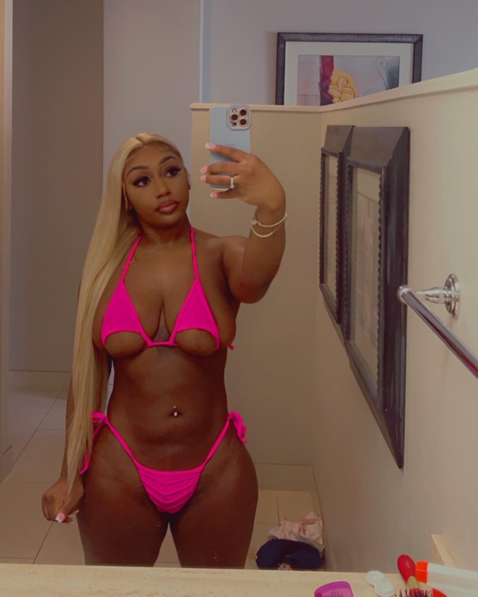 bluboujee's tweet image. Bikini season ain’t over!