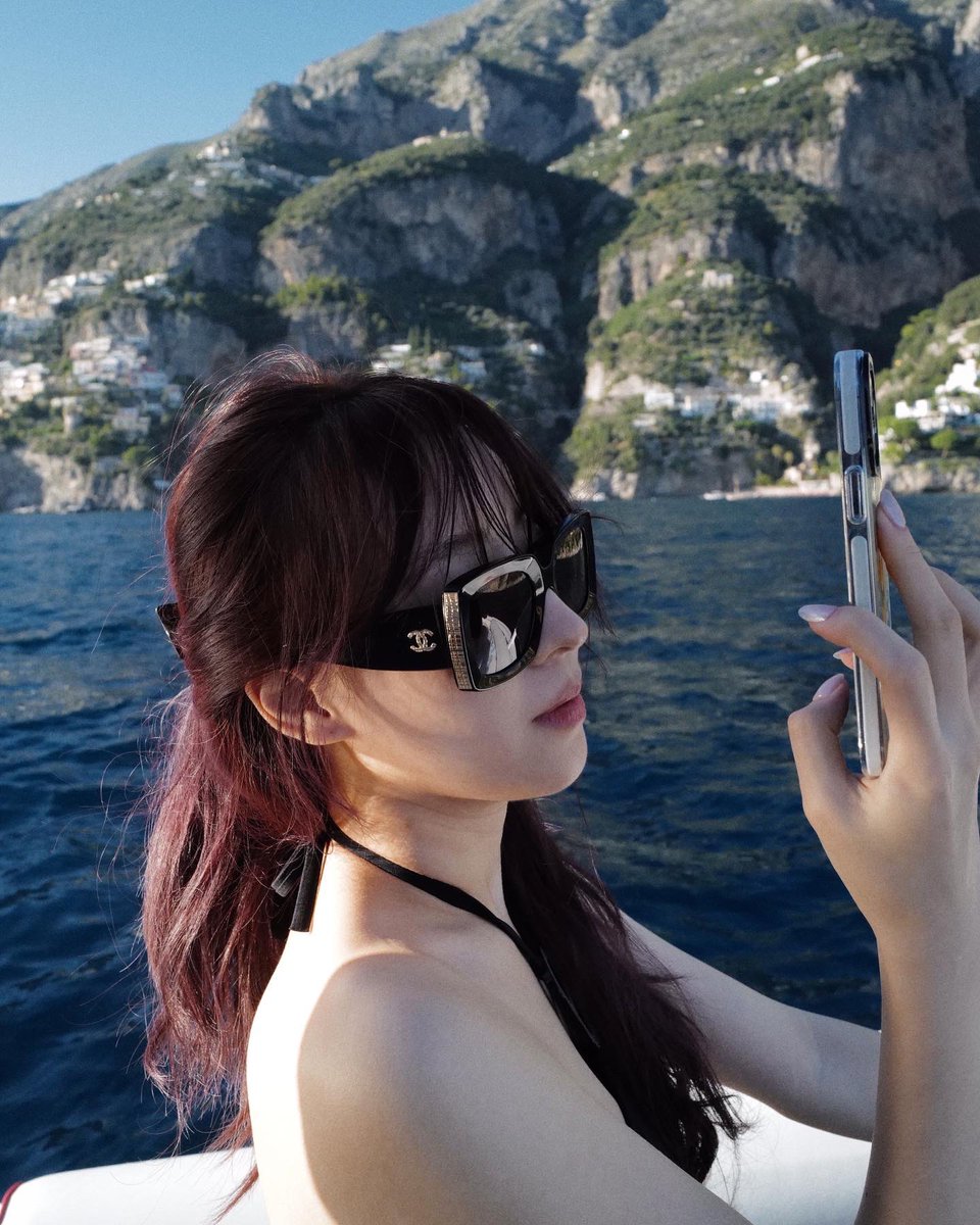 Floating in your 👀