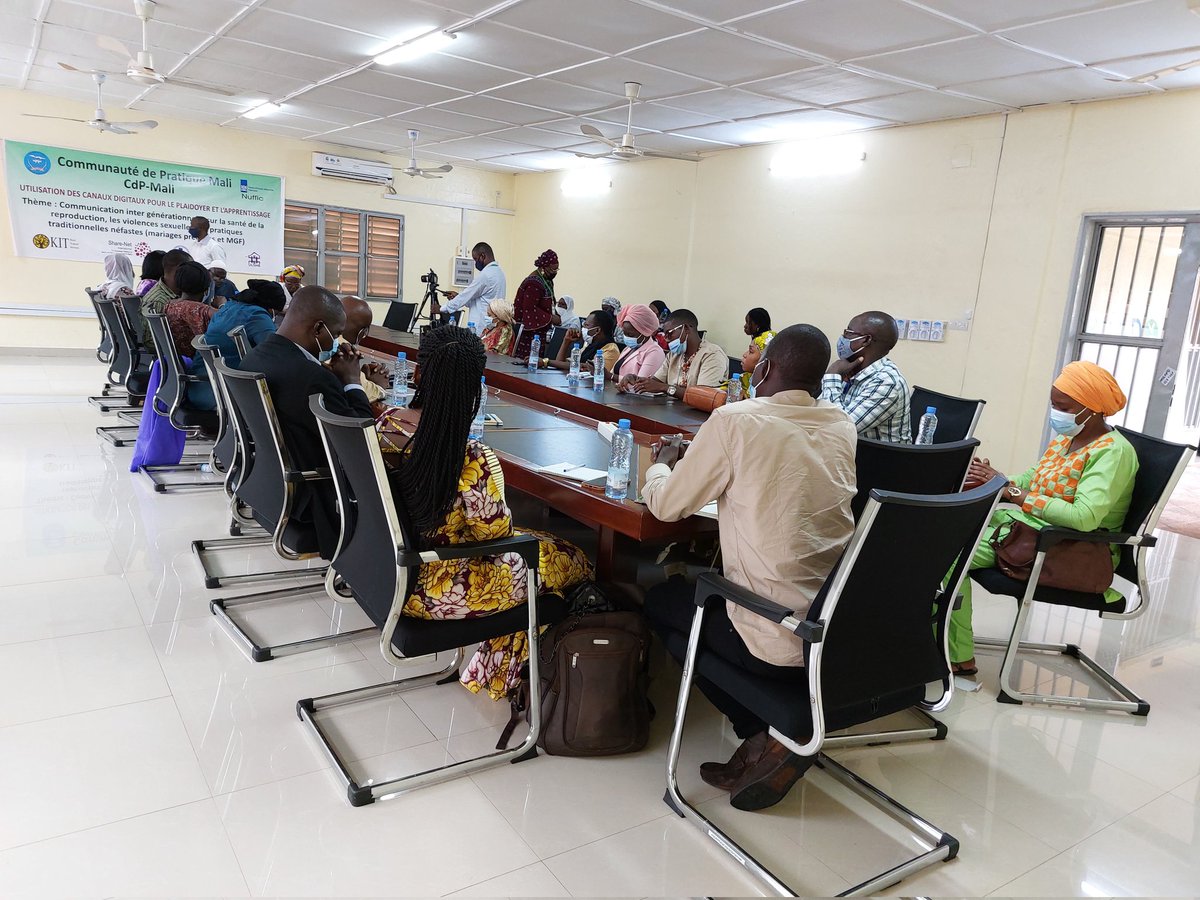 IssaOngoba2's tweet photo. C'est parti pour la causerie débat inter générationnelle sur la santé de la reproduction, les violences sexuelles, les pratiques traditionnelles néfastes ( mariage précoces et #MGF ).
@asdapmali
#CdpMali  #Enssemble
 #droitdesfilles #StopMGF https://t.co/6g6u58LwPJ