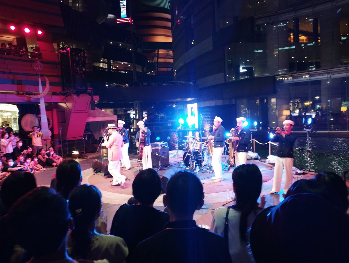 Halkon_'s tweet photo. 先日の中洲ジャズ
無料でたくさんのアーティストの音楽を楽しめる最高のフェス
4時間のうち3回泣きました、、
音楽ってやっぱり素晴らしい！
#中洲ジャズ #福岡 #音楽 #ジャズ https://t.co/NRImD4wtSa